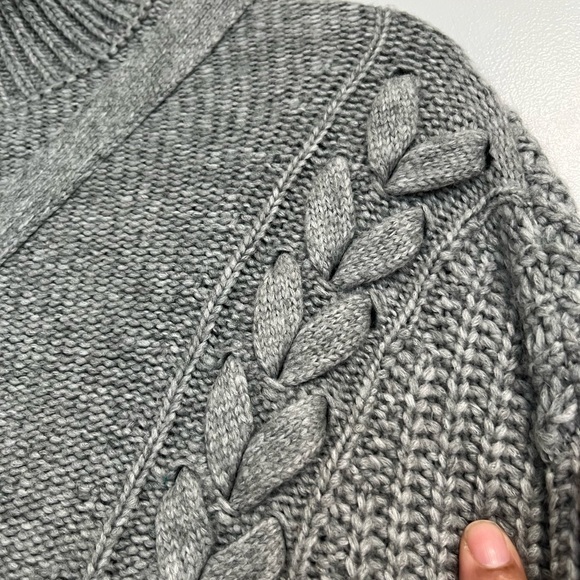 Elizabeth and James Heather Gray Cropped Sweater Sz.‎ M - Picture 4 of 9